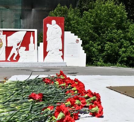 Торжественное возложение цветов, приуроченное ко Дню памяти и скорби - Дню начала Великой Отечественной войны